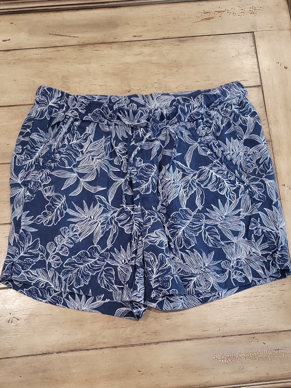 6 For $25 Briggs New York Navy Blue Floral Drawstring Bermuda Shorts